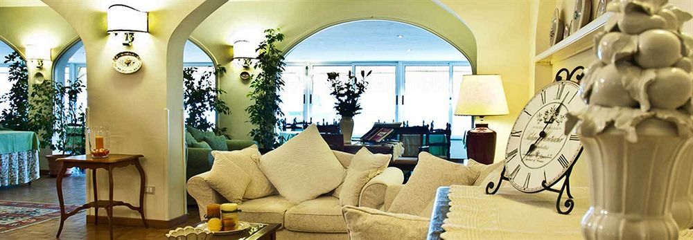 Hotel Acquasanta テッラチーナ エクステリア 写真