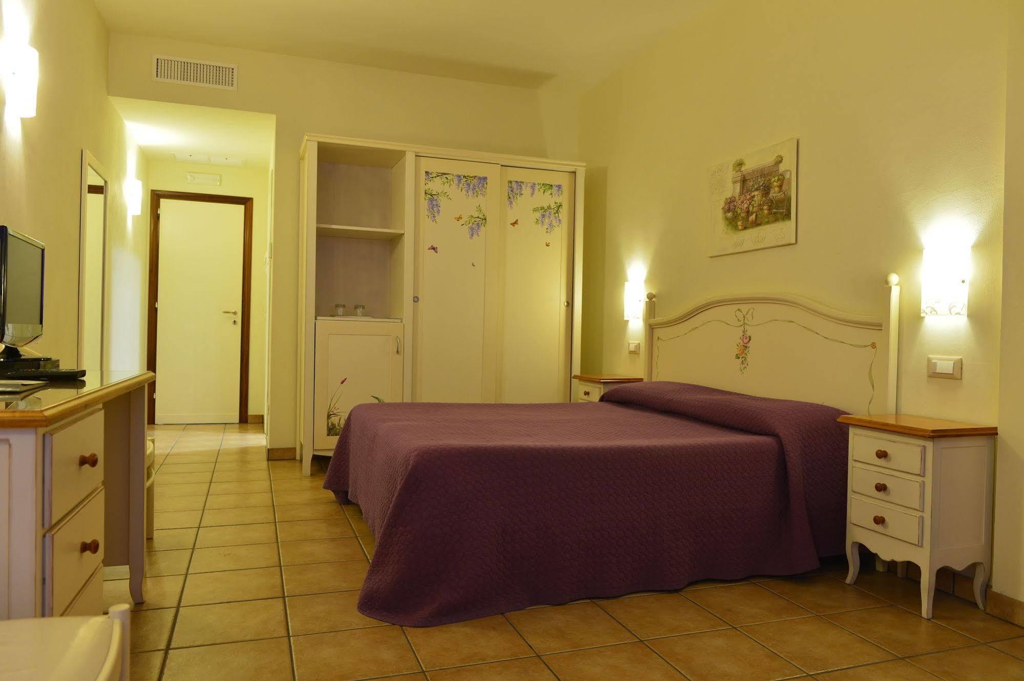 Hotel Acquasanta テッラチーナ エクステリア 写真